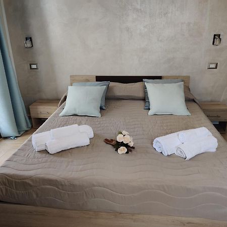Raggi Di Sole Bed & Breakfast Кустоначи Екстериор снимка