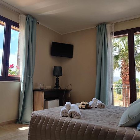 Raggi Di Sole Bed & Breakfast Кустоначи Екстериор снимка