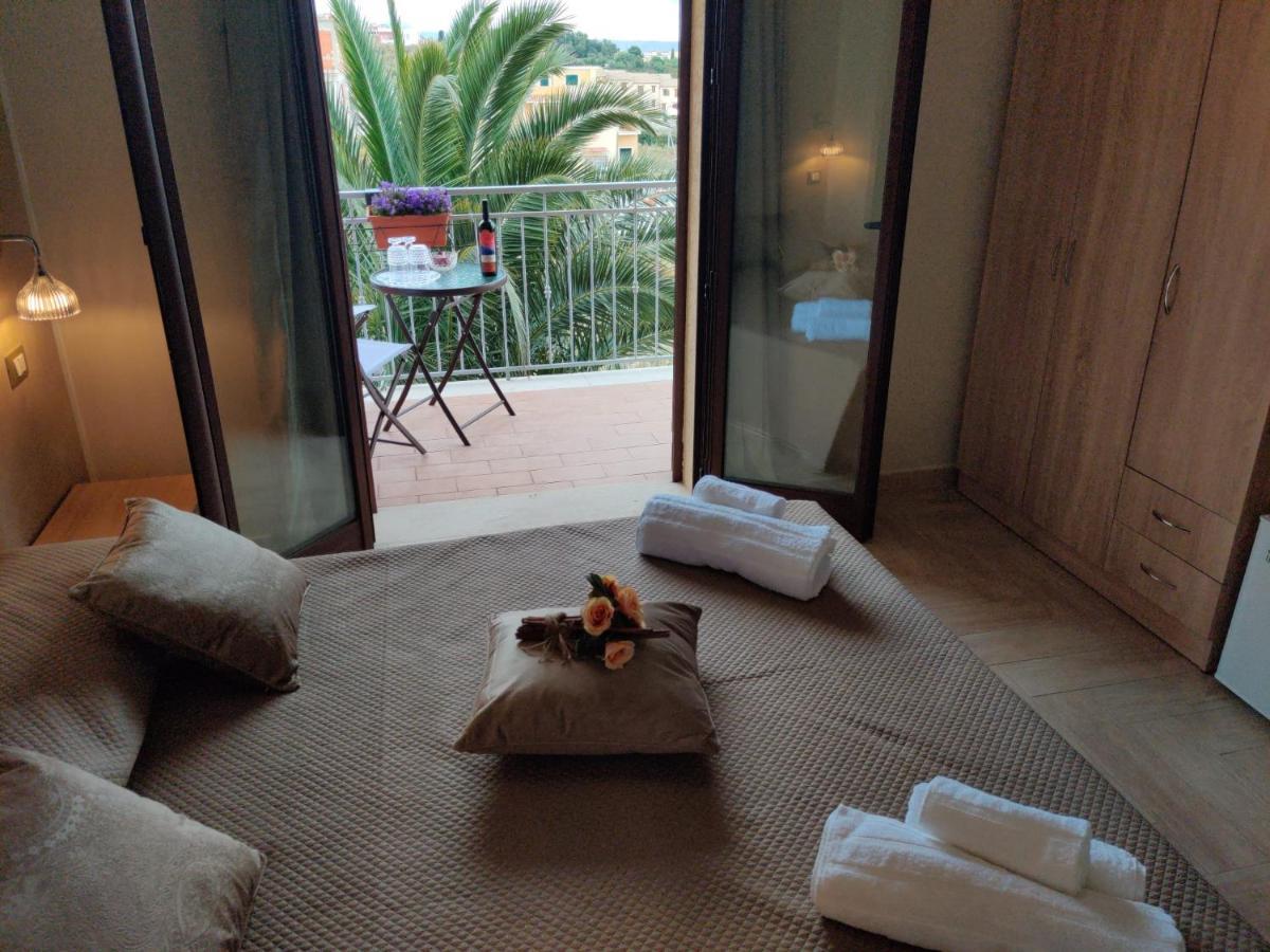 Raggi Di Sole Bed & Breakfast Кустоначи Екстериор снимка