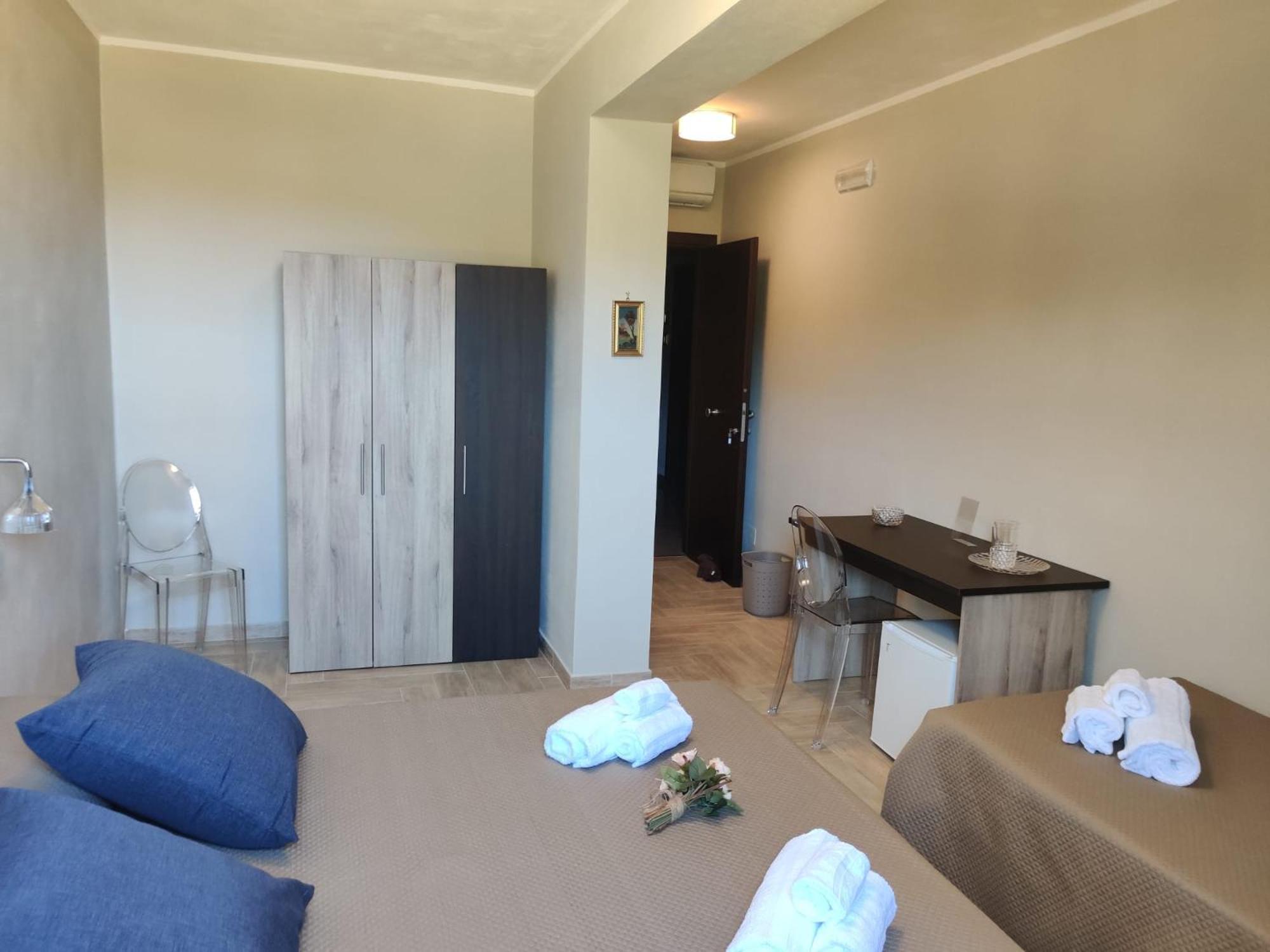 Raggi Di Sole Bed & Breakfast Кустоначи Стая снимка